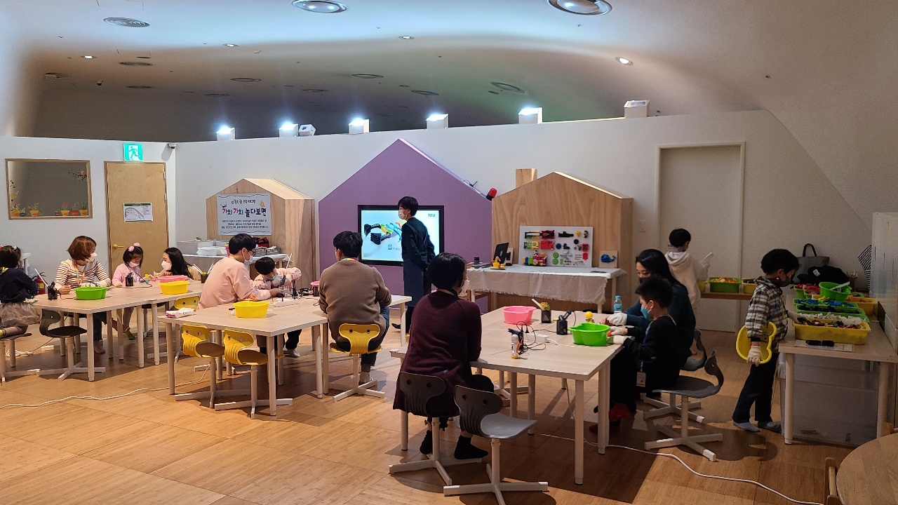 동대문디자인플라자4층 디키디키놀이터에서 쓸모체험중